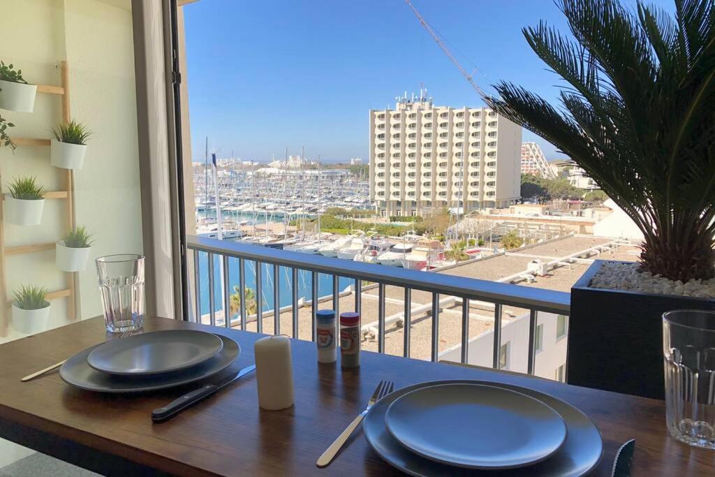Appartement Vue Mer Et Port, Refait A Neuf Pour Vous ! Climatise La Grande Motte Luaran gambar