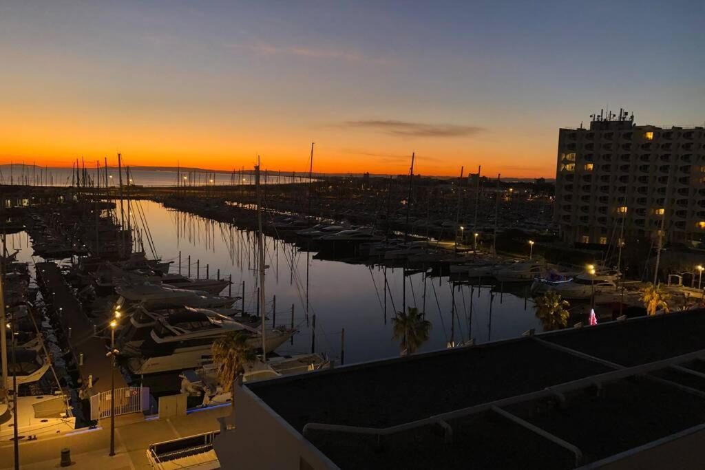Appartement Vue Mer Et Port, Refait A Neuf Pour Vous ! Climatise La Grande Motte Luaran gambar