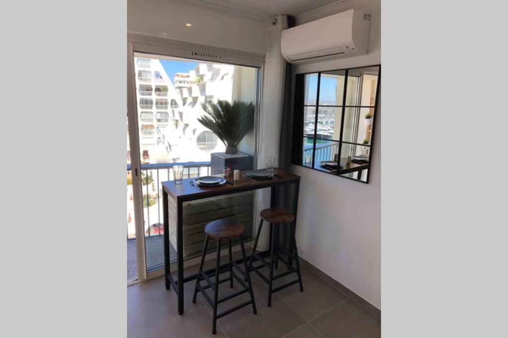 Appartement Vue Mer Et Port, Refait A Neuf Pour Vous ! Climatise La Grande Motte Luaran gambar